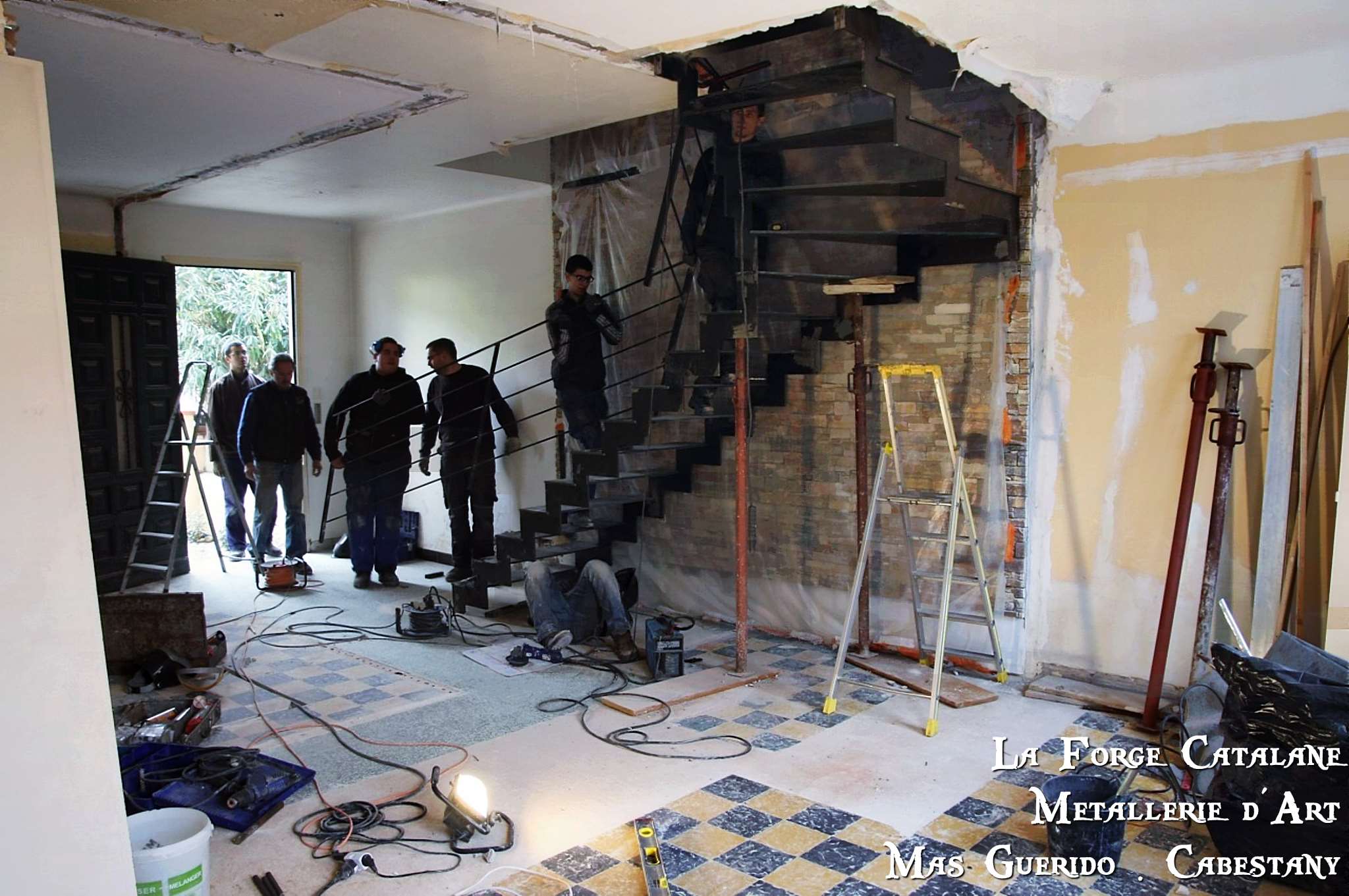 escalier limon cremaillere double decoupe laser marches fer 44 forge catalane.jpg